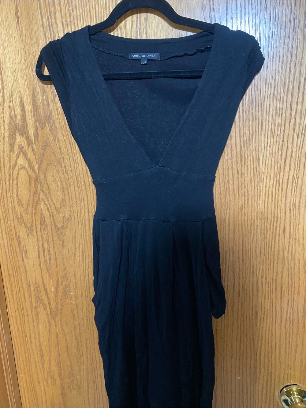 Black V-Neck Midi Dress with pockets and attached tie belt - Picture 2 of 7